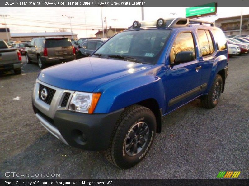 Front 3/4 View of 2014 Xterra PRO-4X 4x4