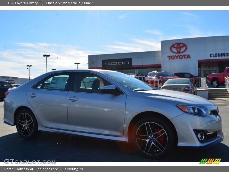 Classic Silver Metallic / Black 2014 Toyota Camry SE