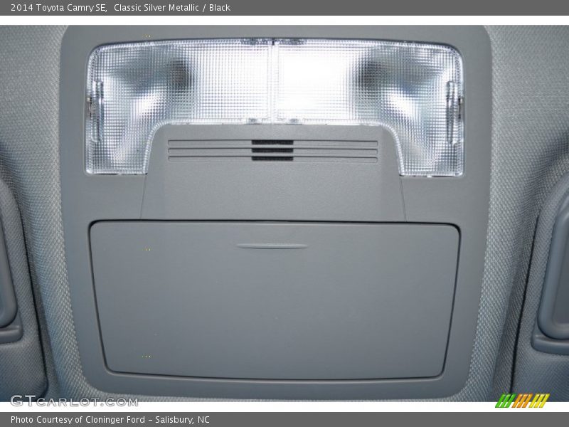 Classic Silver Metallic / Black 2014 Toyota Camry SE