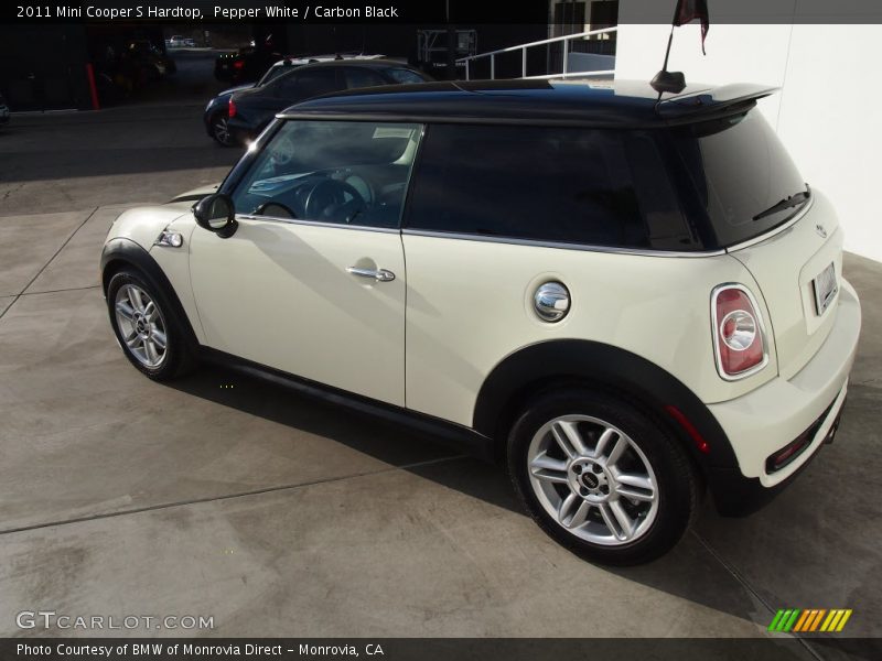 Pepper White / Carbon Black 2011 Mini Cooper S Hardtop