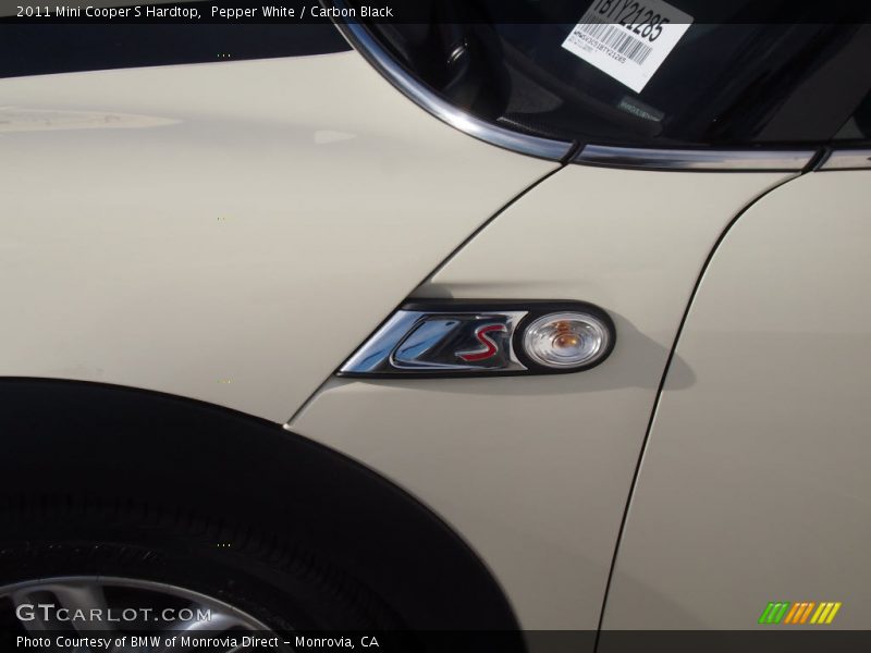 Pepper White / Carbon Black 2011 Mini Cooper S Hardtop
