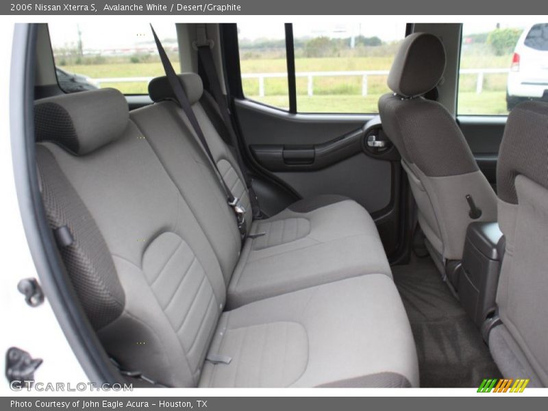 Avalanche White / Desert/Graphite 2006 Nissan Xterra S