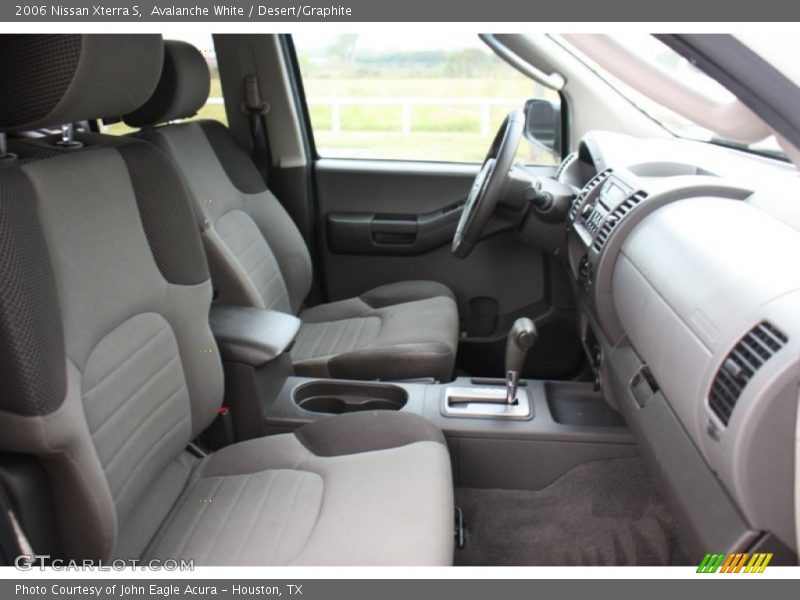 Avalanche White / Desert/Graphite 2006 Nissan Xterra S