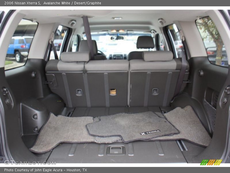 Avalanche White / Desert/Graphite 2006 Nissan Xterra S