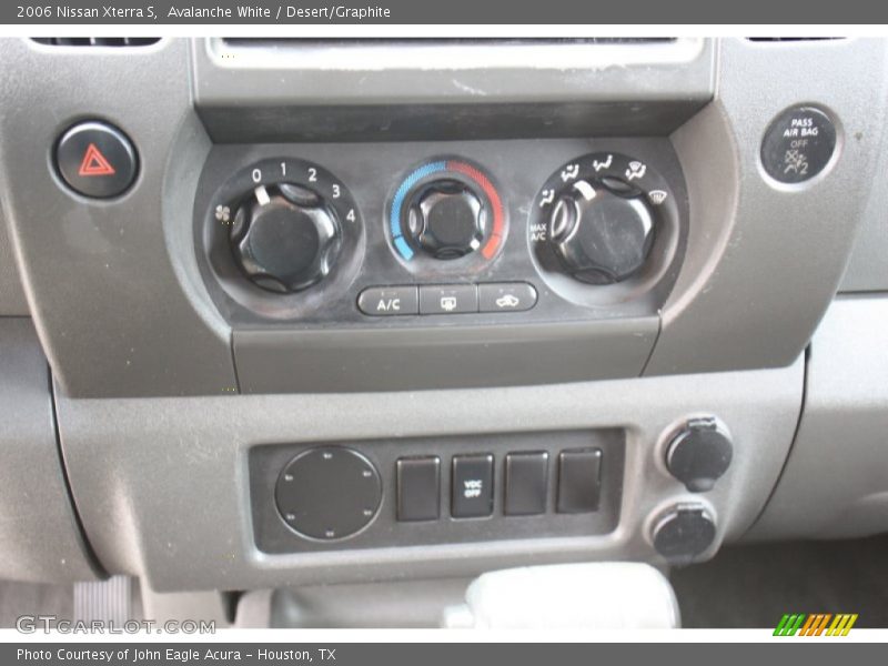 Avalanche White / Desert/Graphite 2006 Nissan Xterra S