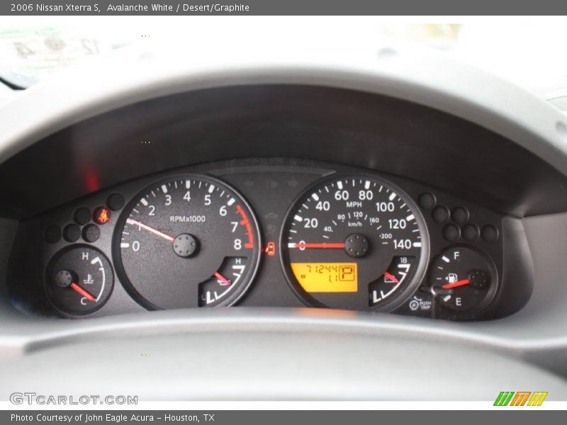 Avalanche White / Desert/Graphite 2006 Nissan Xterra S