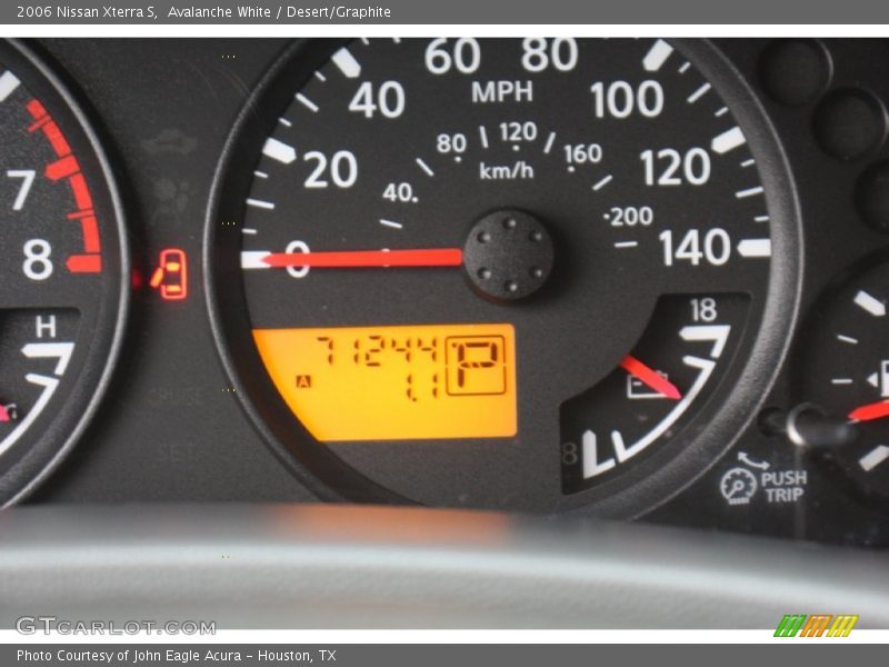 Avalanche White / Desert/Graphite 2006 Nissan Xterra S