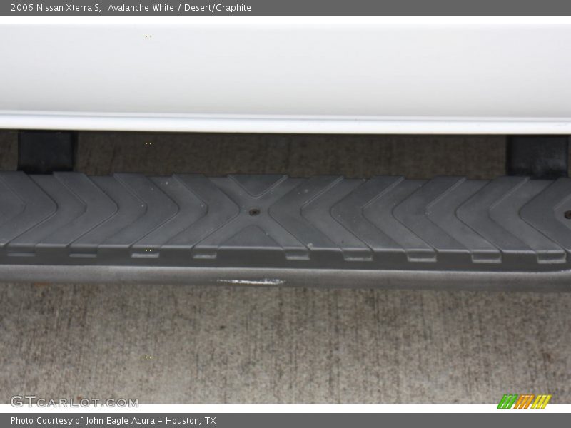 Avalanche White / Desert/Graphite 2006 Nissan Xterra S