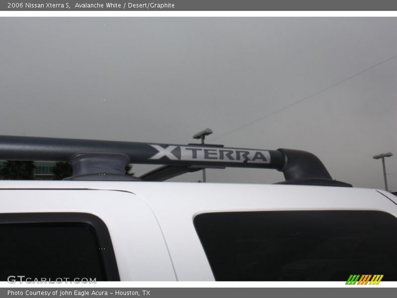 Avalanche White / Desert/Graphite 2006 Nissan Xterra S