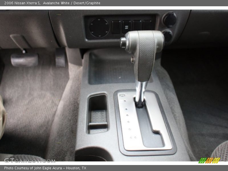 Avalanche White / Desert/Graphite 2006 Nissan Xterra S