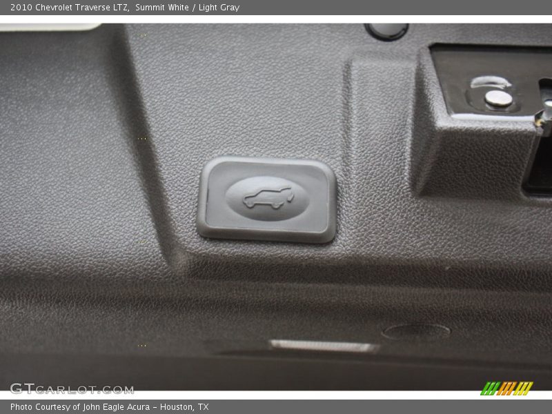 Summit White / Light Gray 2010 Chevrolet Traverse LTZ