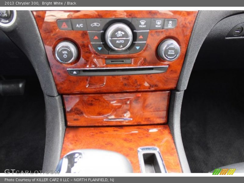 Bright White / Black 2013 Chrysler 300