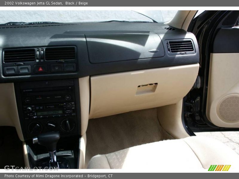 Black / Beige 2002 Volkswagen Jetta GL Sedan