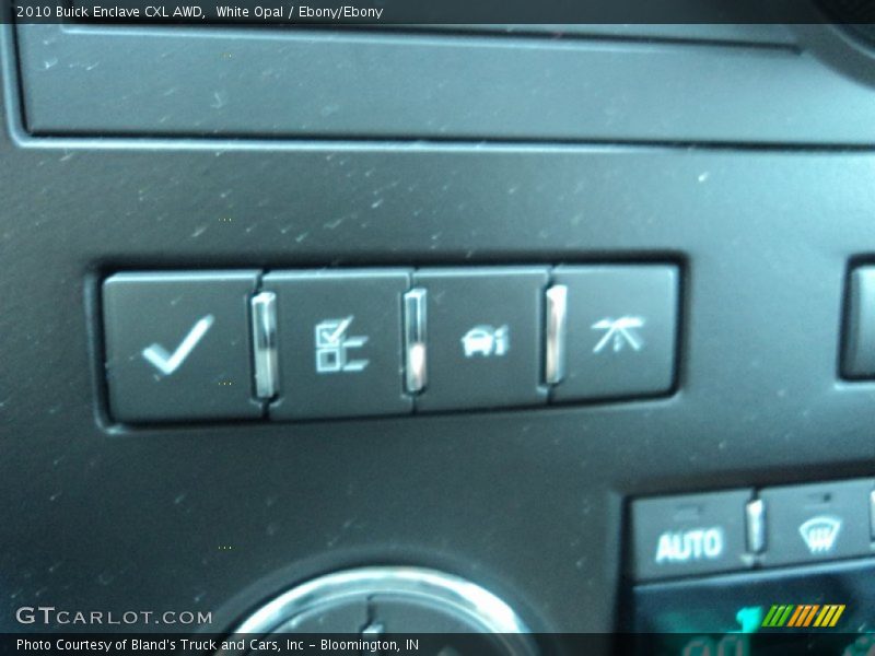White Opal / Ebony/Ebony 2010 Buick Enclave CXL AWD