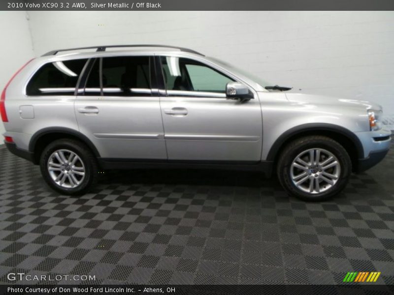 Silver Metallic / Off Black 2010 Volvo XC90 3.2 AWD