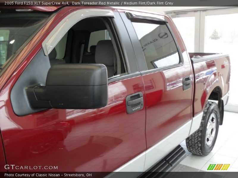 Dark Toreador Red Metallic / Medium Flint/Dark Flint Grey 2005 Ford F150 XLT SuperCrew 4x4