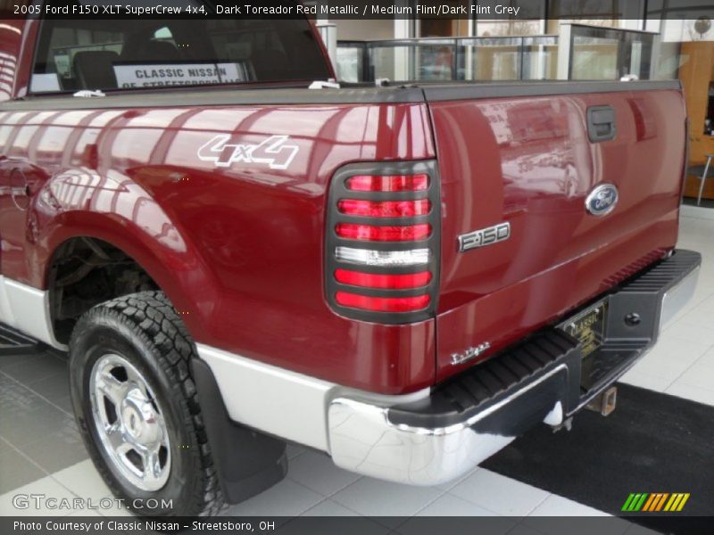 Dark Toreador Red Metallic / Medium Flint/Dark Flint Grey 2005 Ford F150 XLT SuperCrew 4x4