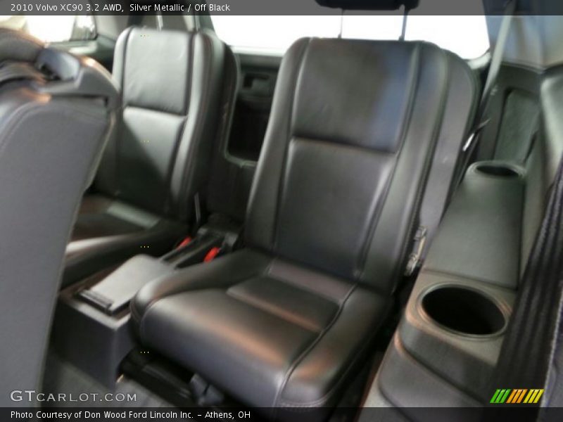 Silver Metallic / Off Black 2010 Volvo XC90 3.2 AWD