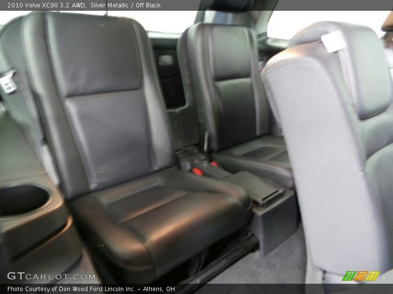 Silver Metallic / Off Black 2010 Volvo XC90 3.2 AWD