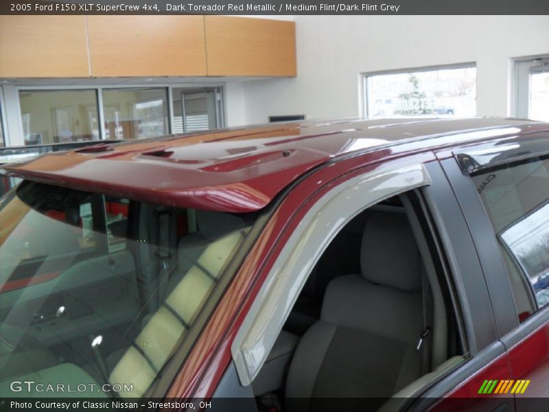 Dark Toreador Red Metallic / Medium Flint/Dark Flint Grey 2005 Ford F150 XLT SuperCrew 4x4
