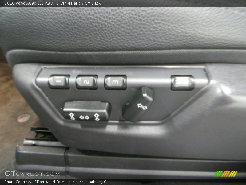 Silver Metallic / Off Black 2010 Volvo XC90 3.2 AWD
