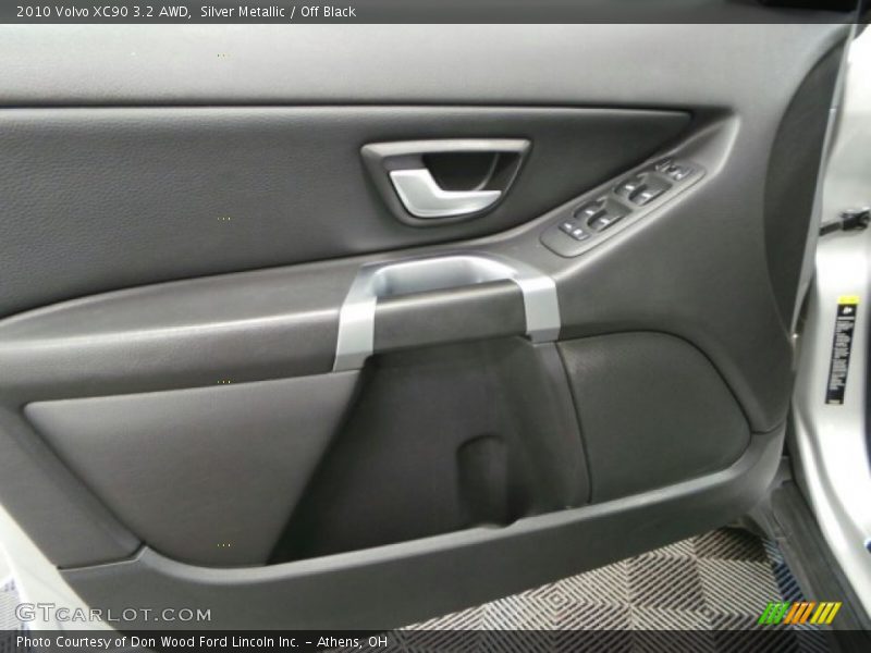 Silver Metallic / Off Black 2010 Volvo XC90 3.2 AWD