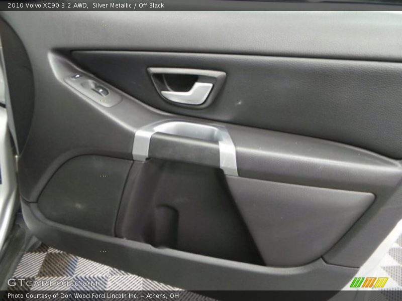 Silver Metallic / Off Black 2010 Volvo XC90 3.2 AWD
