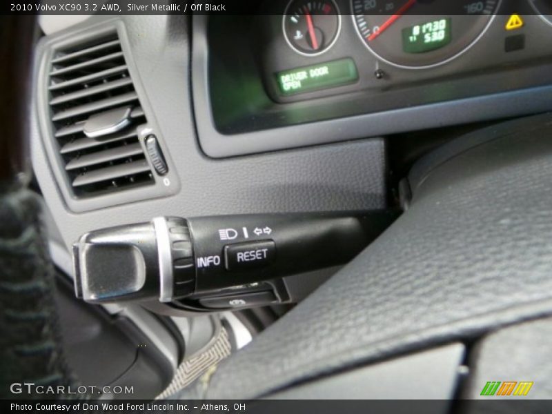 Silver Metallic / Off Black 2010 Volvo XC90 3.2 AWD