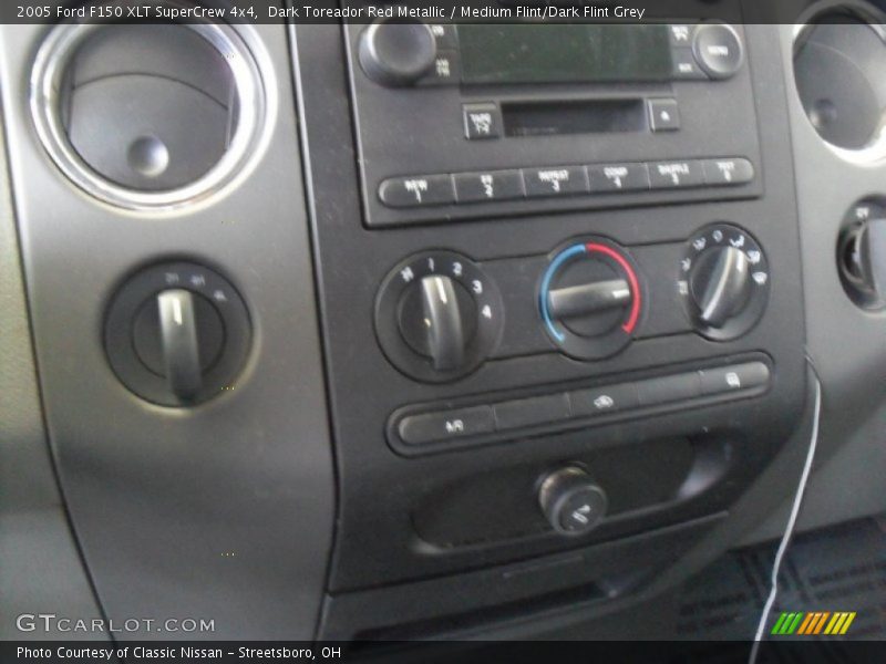 Dark Toreador Red Metallic / Medium Flint/Dark Flint Grey 2005 Ford F150 XLT SuperCrew 4x4