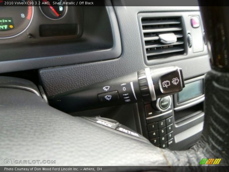Silver Metallic / Off Black 2010 Volvo XC90 3.2 AWD