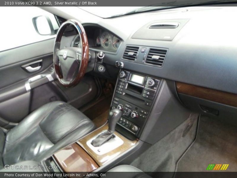 Silver Metallic / Off Black 2010 Volvo XC90 3.2 AWD