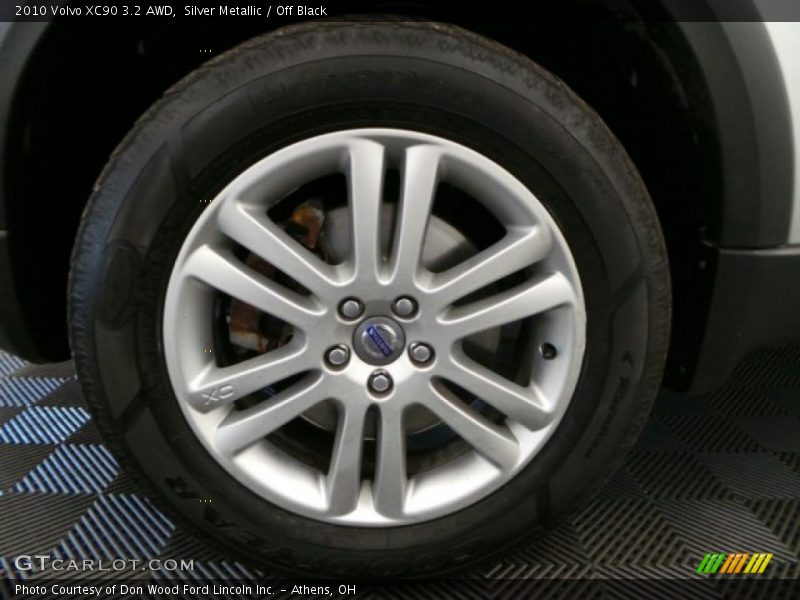 Silver Metallic / Off Black 2010 Volvo XC90 3.2 AWD