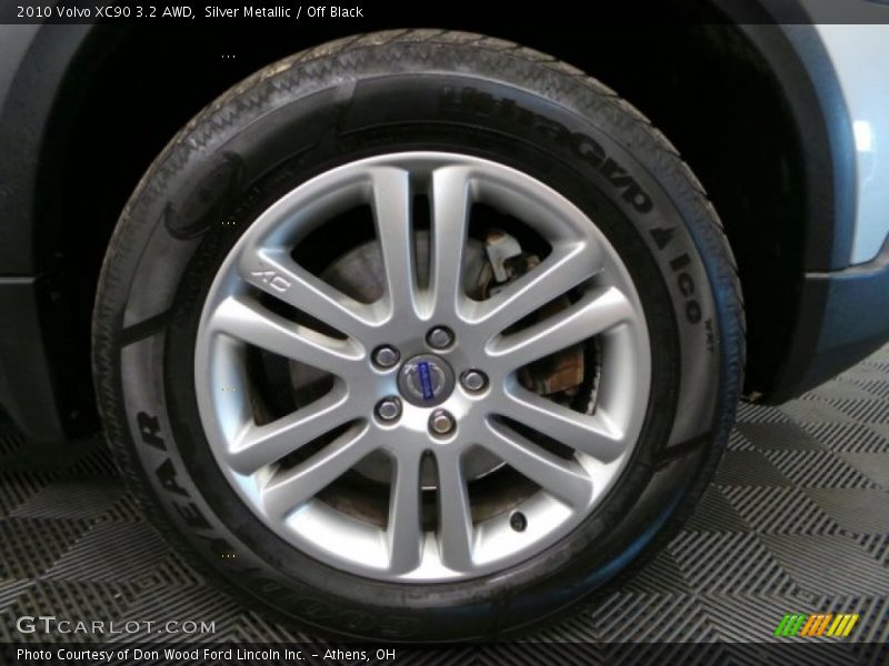 Silver Metallic / Off Black 2010 Volvo XC90 3.2 AWD