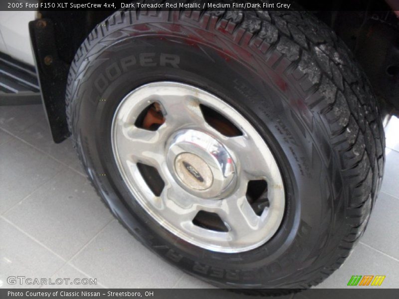 Dark Toreador Red Metallic / Medium Flint/Dark Flint Grey 2005 Ford F150 XLT SuperCrew 4x4