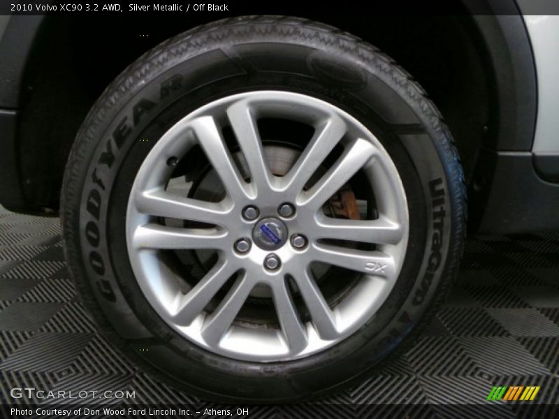 Silver Metallic / Off Black 2010 Volvo XC90 3.2 AWD
