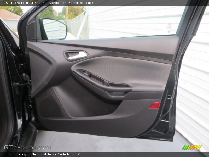 Tuxedo Black / Charcoal Black 2014 Ford Focus SE Sedan