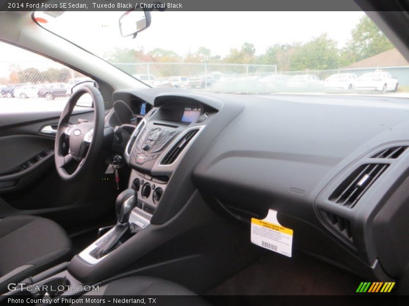 Tuxedo Black / Charcoal Black 2014 Ford Focus SE Sedan