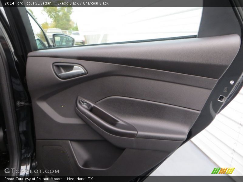 Tuxedo Black / Charcoal Black 2014 Ford Focus SE Sedan