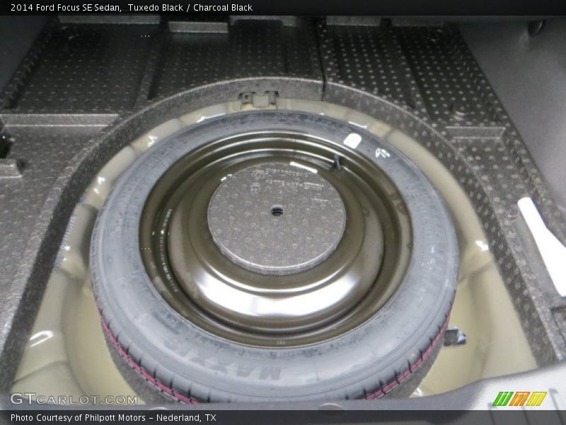 Tuxedo Black / Charcoal Black 2014 Ford Focus SE Sedan