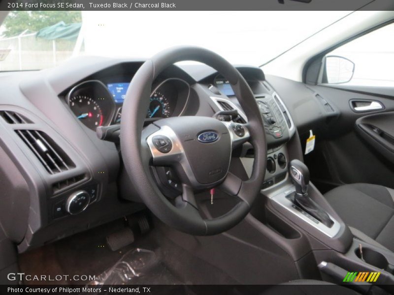 Tuxedo Black / Charcoal Black 2014 Ford Focus SE Sedan