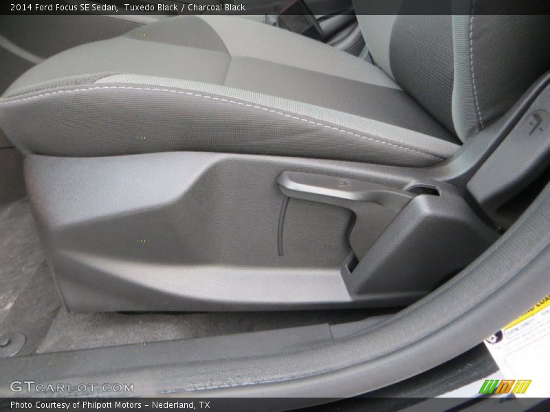 Tuxedo Black / Charcoal Black 2014 Ford Focus SE Sedan