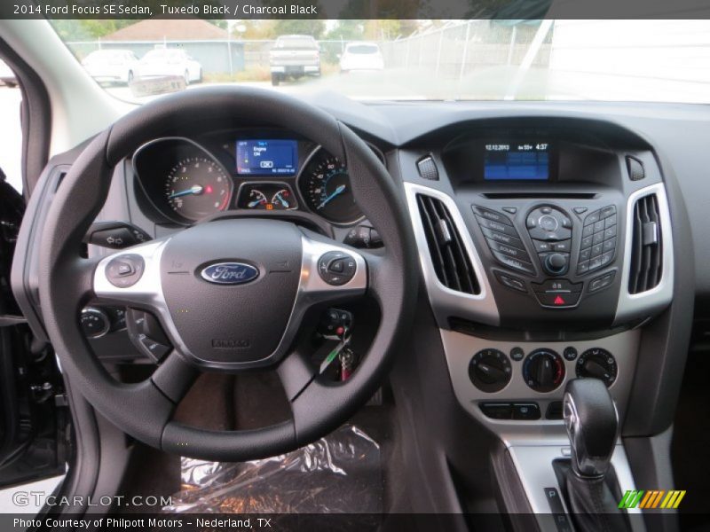 Tuxedo Black / Charcoal Black 2014 Ford Focus SE Sedan