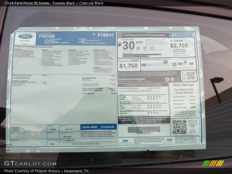 Tuxedo Black / Charcoal Black 2014 Ford Focus SE Sedan