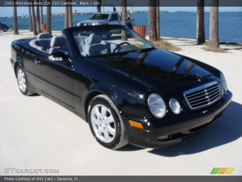 Front 3/4 View of 2001 CLK 320 Cabriolet