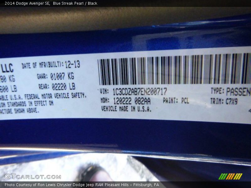 Blue Streak Pearl / Black 2014 Dodge Avenger SE