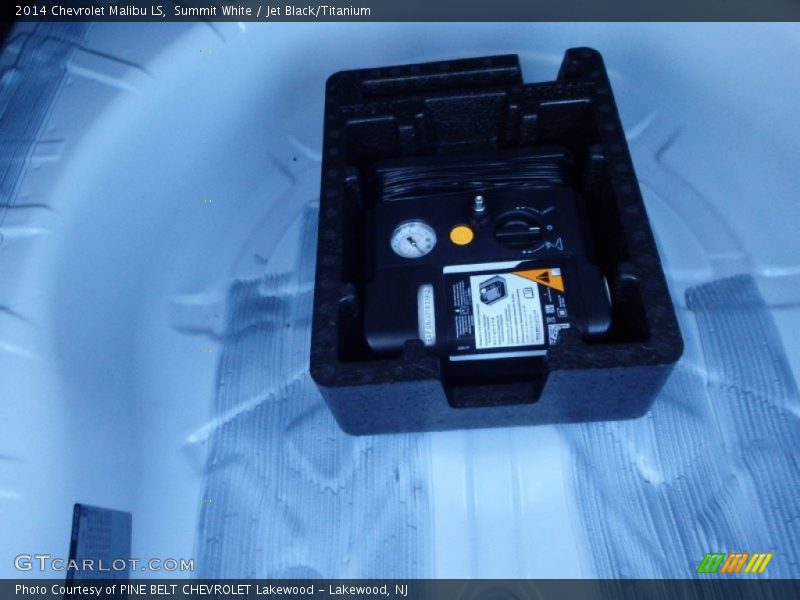 Summit White / Jet Black/Titanium 2014 Chevrolet Malibu LS
