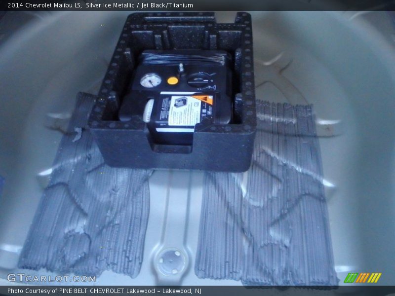 Silver Ice Metallic / Jet Black/Titanium 2014 Chevrolet Malibu LS