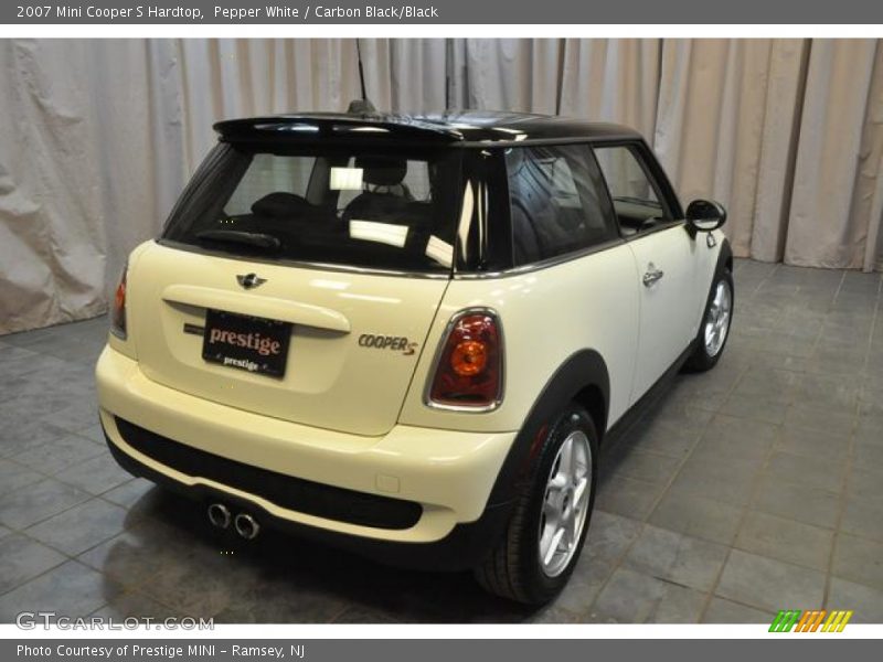 Pepper White / Carbon Black/Black 2007 Mini Cooper S Hardtop