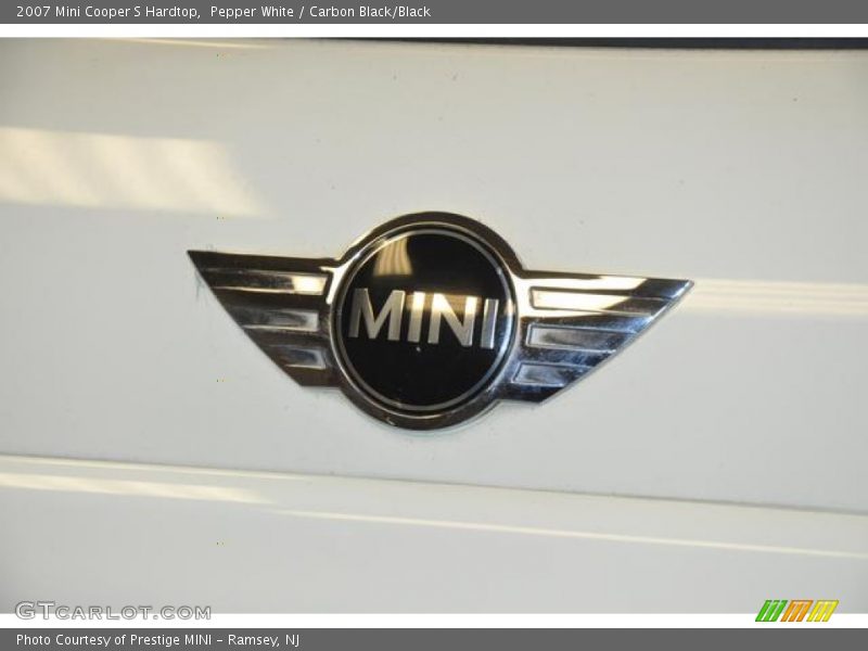Pepper White / Carbon Black/Black 2007 Mini Cooper S Hardtop