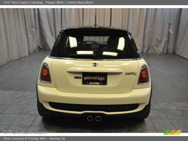 Pepper White / Carbon Black/Black 2007 Mini Cooper S Hardtop